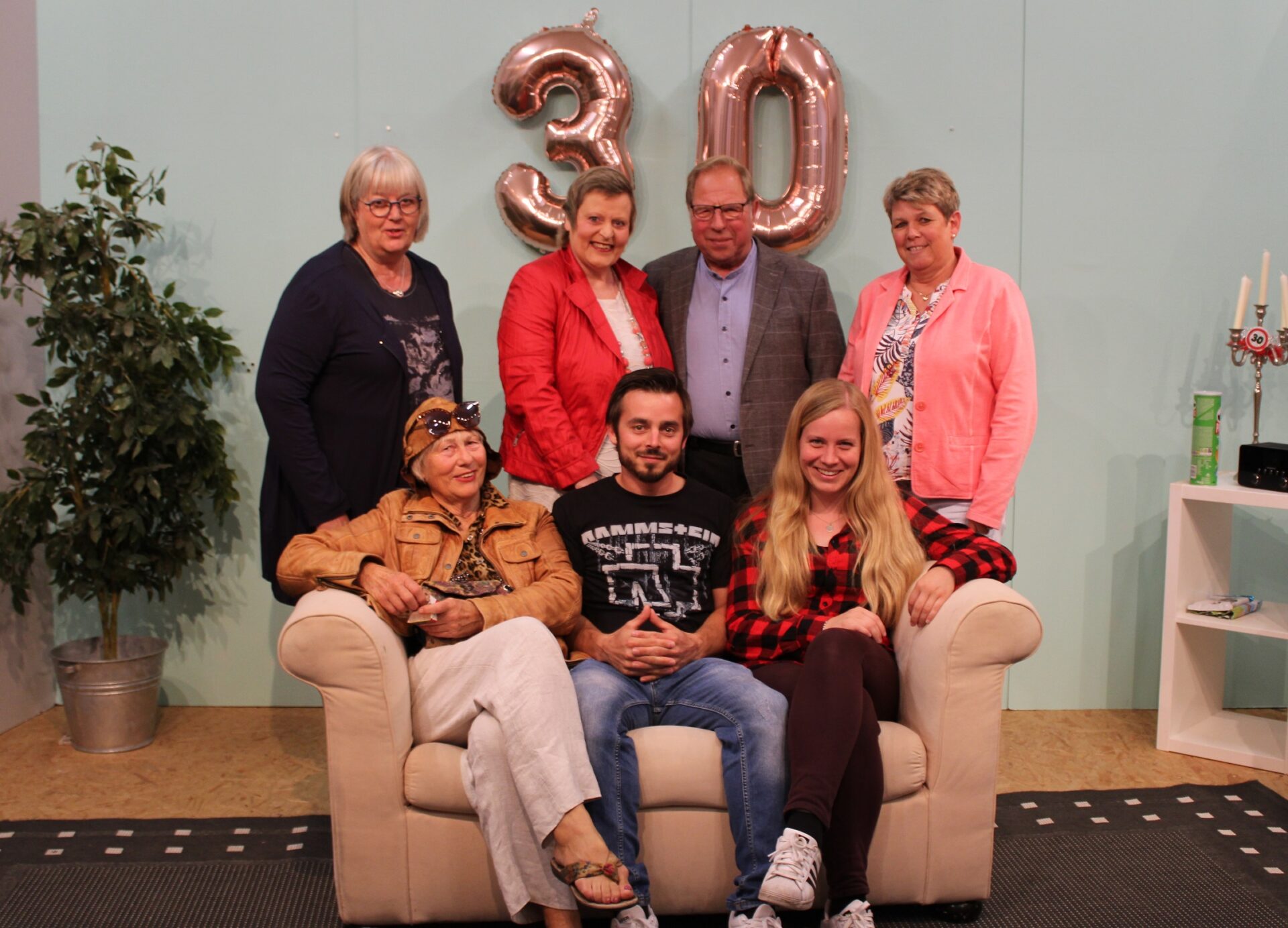 Soufleuse, Regie, Heinz, Valerie, Klara, Marie, Tom Souffleuse, Regie und Ensemble bei „Dörtig“ – Niederdeutsche Bühne Rendsburg